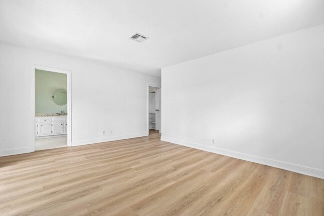 Building Photo - 1349 Mulberry Way