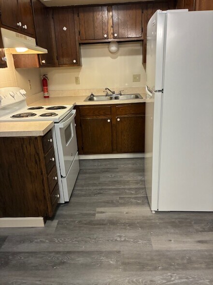 Building Photo - 1050 Plaza Ct N