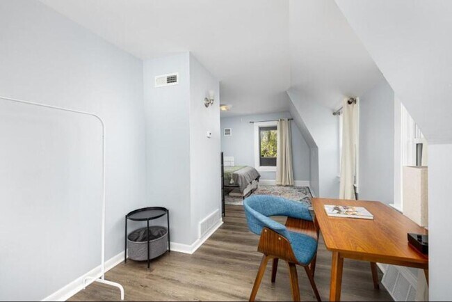 Building Photo - Walk to Downtown Ann Arbor - 3 bed/2 bath
