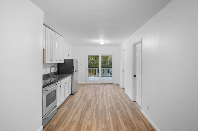 Building Photo - 533 White Rd