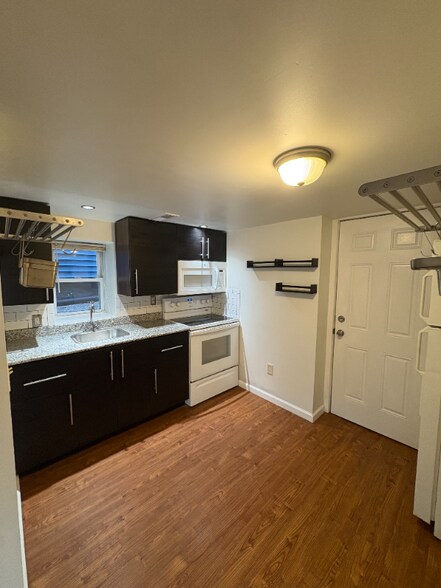 Building Photo - 15 Albany St