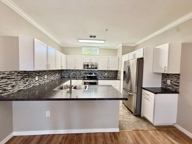 Building Photo - Immaculately updated 3/2.5 Three-Story Maitland Condo in Visconti!