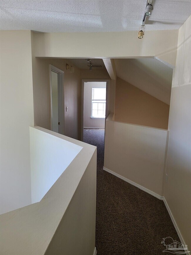 Building Photo - 137 Mirabelle Cir