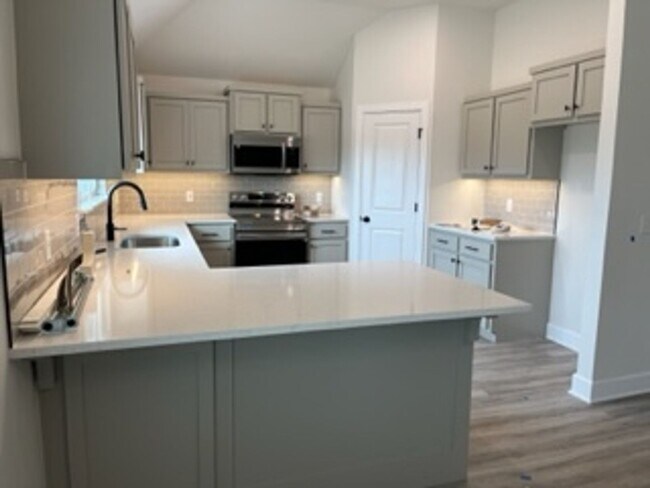 Building Photo - FIRST MONTH FREE - Beautiful New Home!