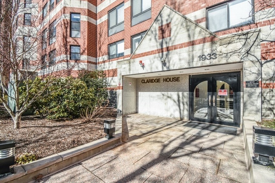 Building Photo - 1933 Commonwealth Ave