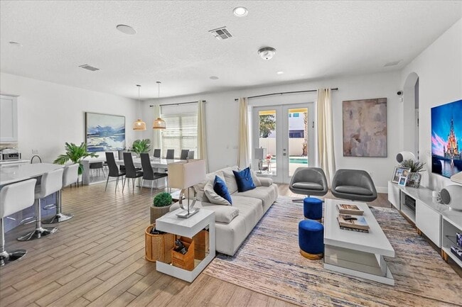 Building Photo - 8746 Crescendo Ave