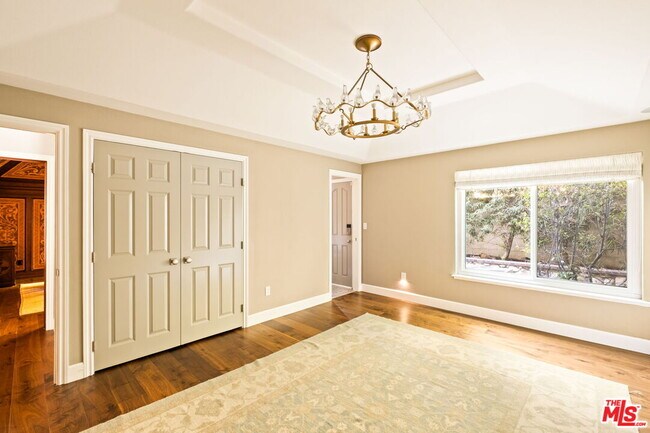 Building Photo - 1047 E Pomello Dr