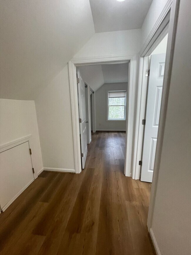 Building Photo - 350 Pinewood Circle