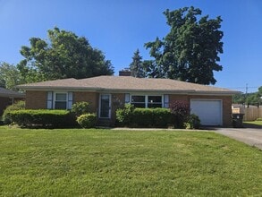 Building Photo - 212 Maevi Dr