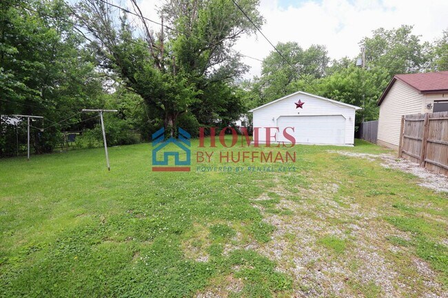 Building Photo - Two Bedroom House | Detached Garage