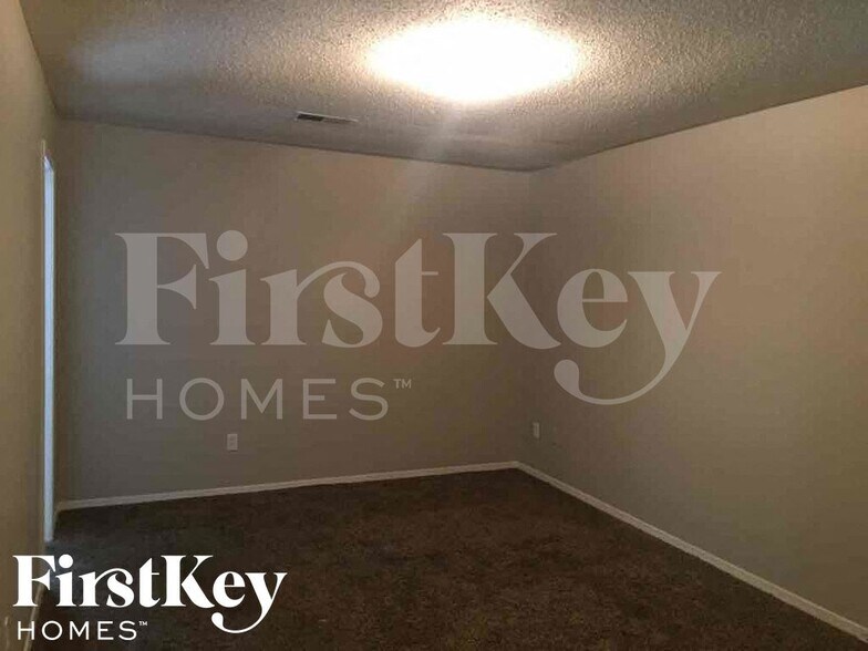 Building Photo - 5749 Jardin Pl