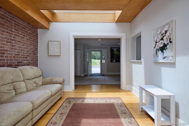 Building Photo - 116 Schoolhouse Ln