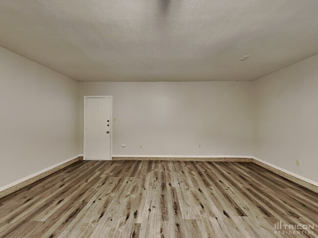 Building Photo - 1122 Oakbluff Dr