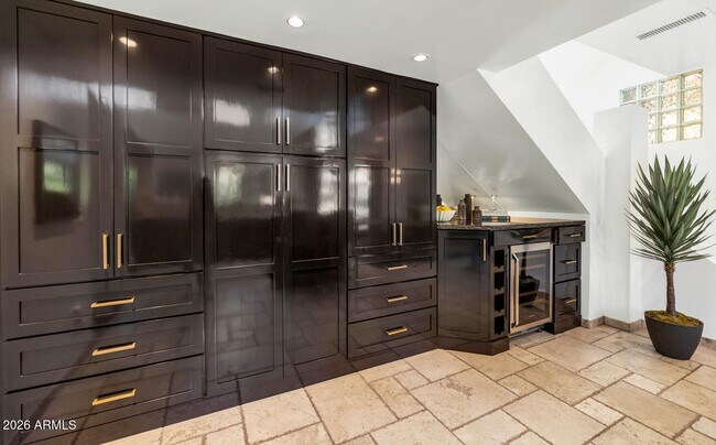 Building Photo - 6198 N 28th Pl