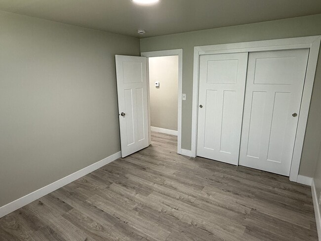 Building Photo - Olympus Cove Five Bedroom Rambler; Amazing...