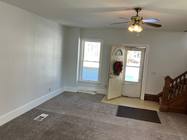 Building Photo - 327 5th Ave