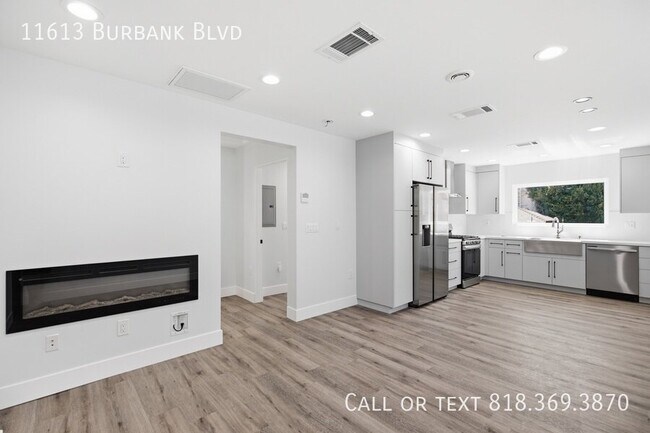 Building Photo - 11613 Burbank Blvd