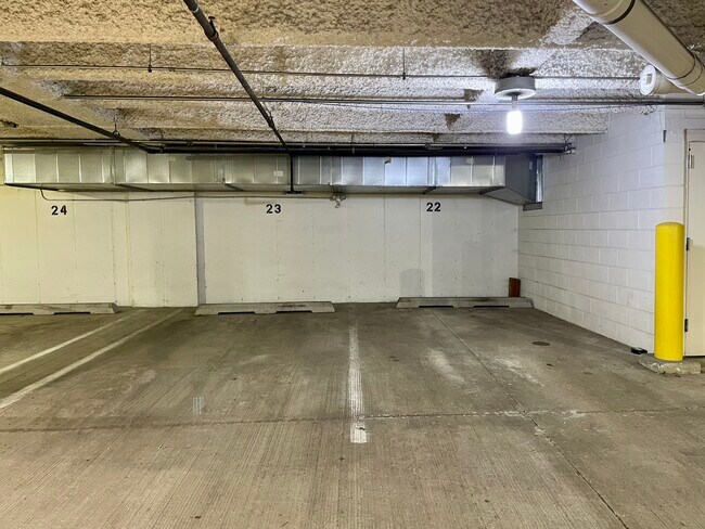 Building Photo - 520 S Washington St