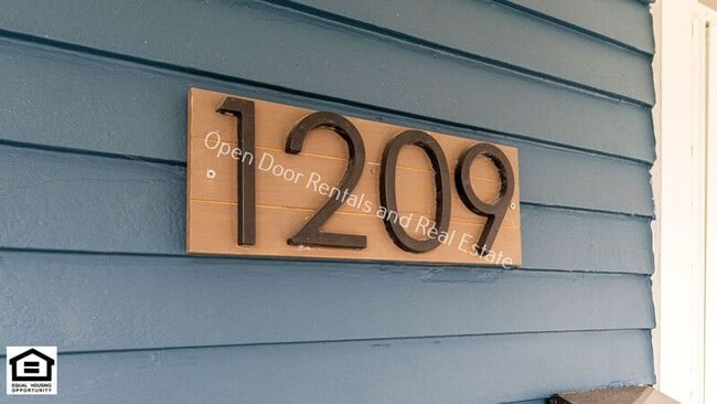 Building Photo - 1209 Rivermet Ave