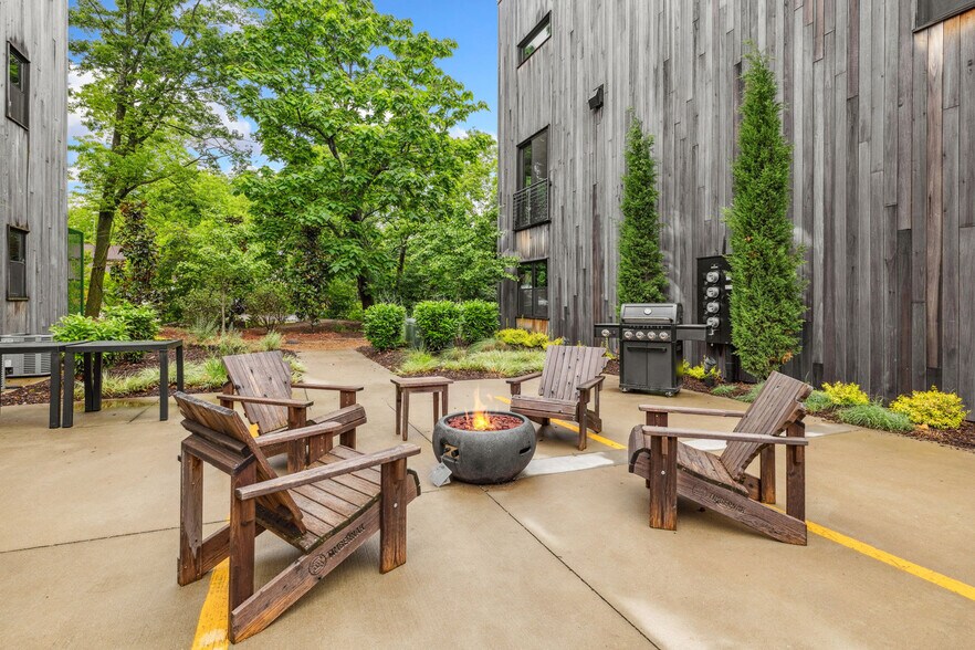 Building Photo - 315 NE Burwood Mews