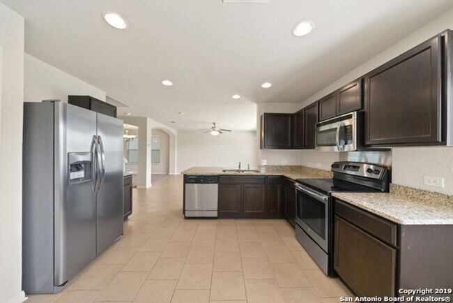 Building Photo - 4 Bedroom/2.5 Bath Mesa Creek Subdivision