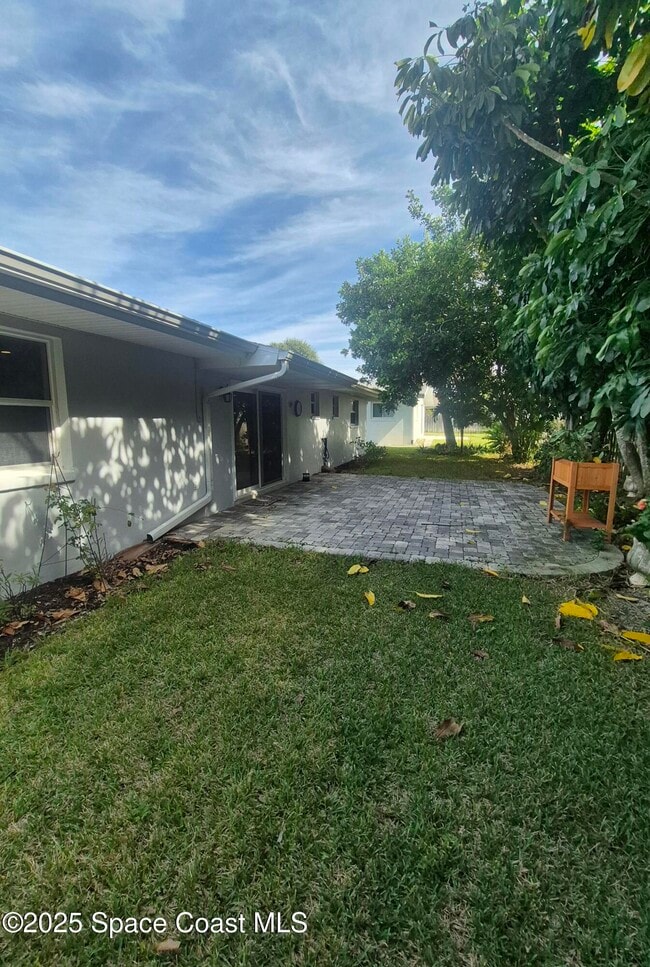 Building Photo - 333 Bahama Dr