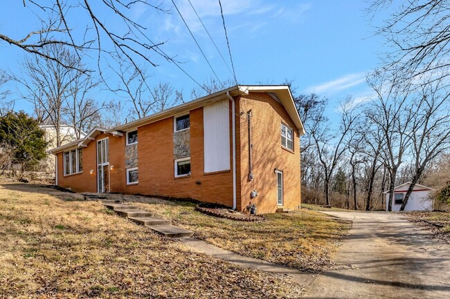 Building Photo - 6469 Fleetwood Dr