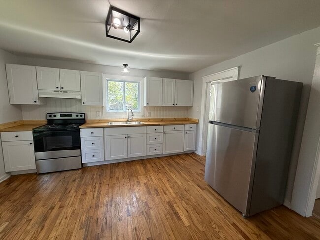 Building Photo - 1514 Jourolman Ave