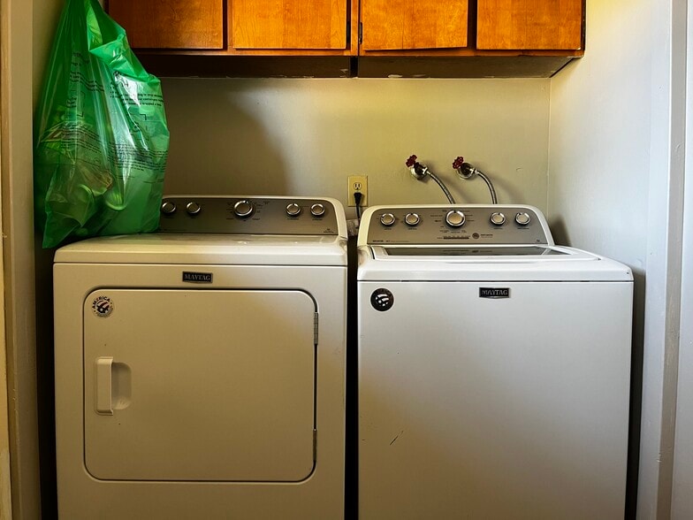 Building Photo - 925 Olympic Ave