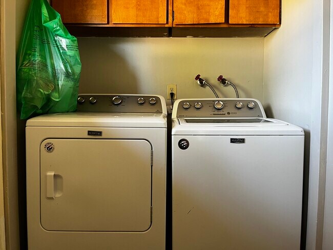 Building Photo - 925 Olympic Ave