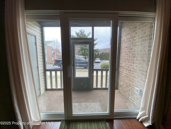 Building Photo - 1702 Summit Pointe