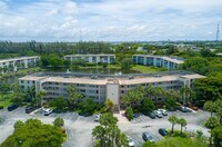 Building Photo - 1902 Bermuda Cir