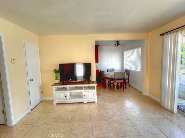 Building Photo - 308 Avenida Granada