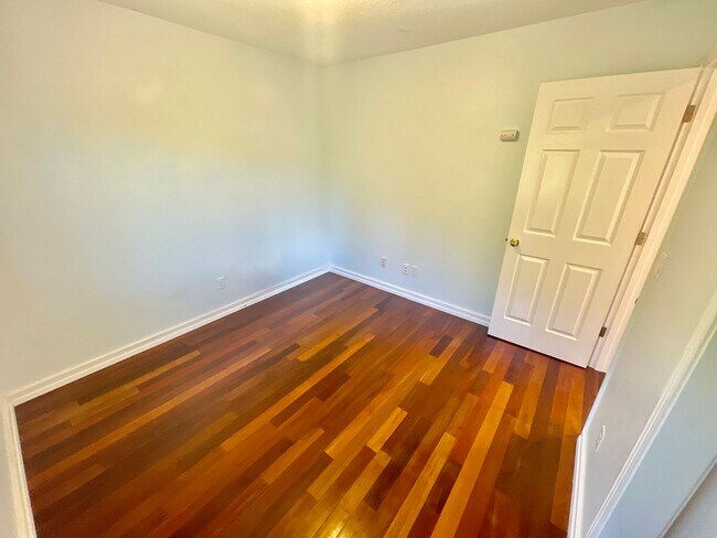 Building Photo - Stylish Bull Mountain Home – 3 Bed, 2.5 Ba...