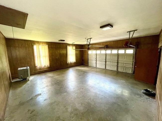 Building Photo - 205 Browning Pl