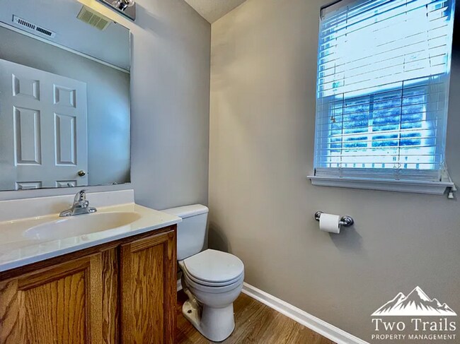 Building Photo - 3 BED/2.5 BATH TOWNHOME IN ARDEN