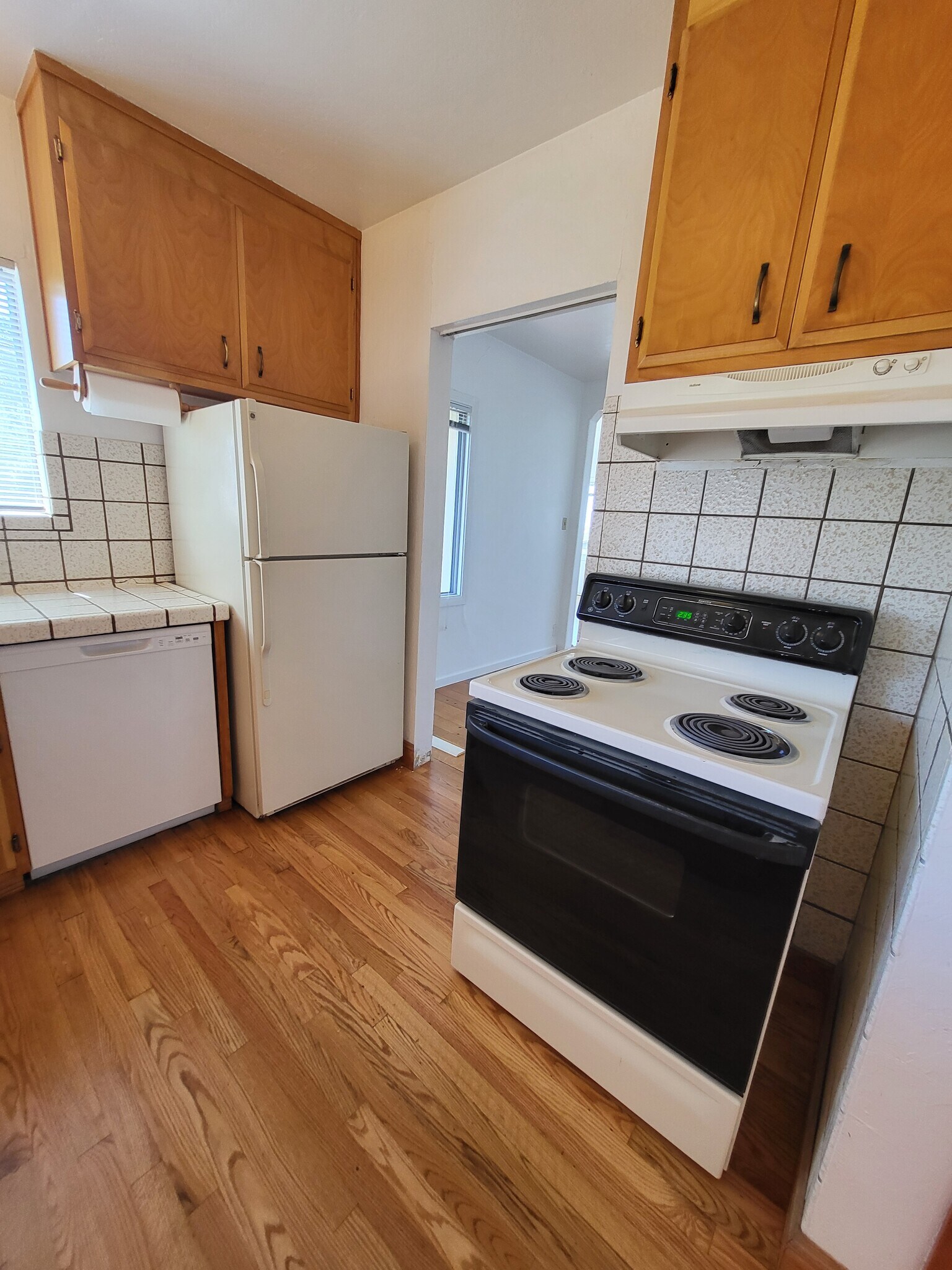 Building Photo - 906 Balra Dr