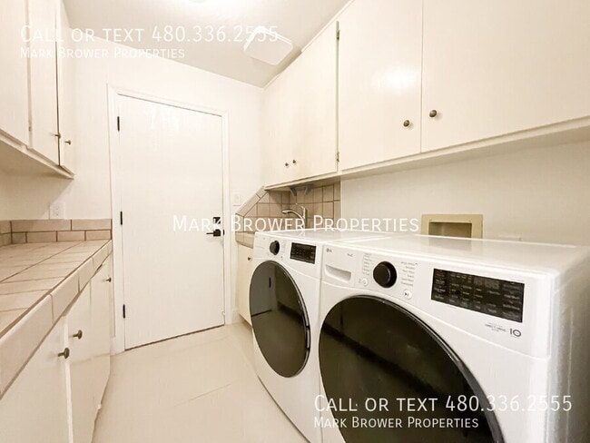 Building Photo - 228 W Royal Palm Rd