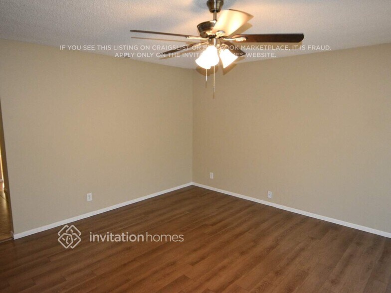 Building Photo - 2609 W Charter Oak Rd