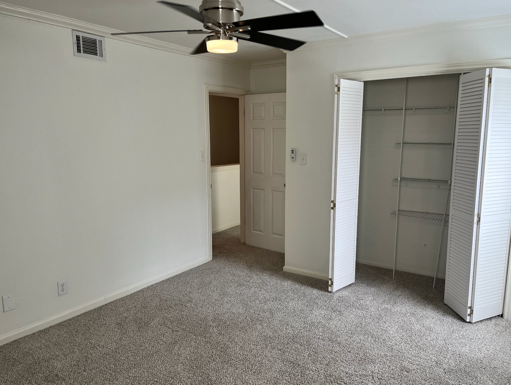 Building Photo - 3431 N Hills Dr