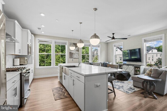 Building Photo - 3925 Fair Ridge Dr