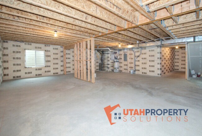 Building Photo - 5002 Evergreen Ln