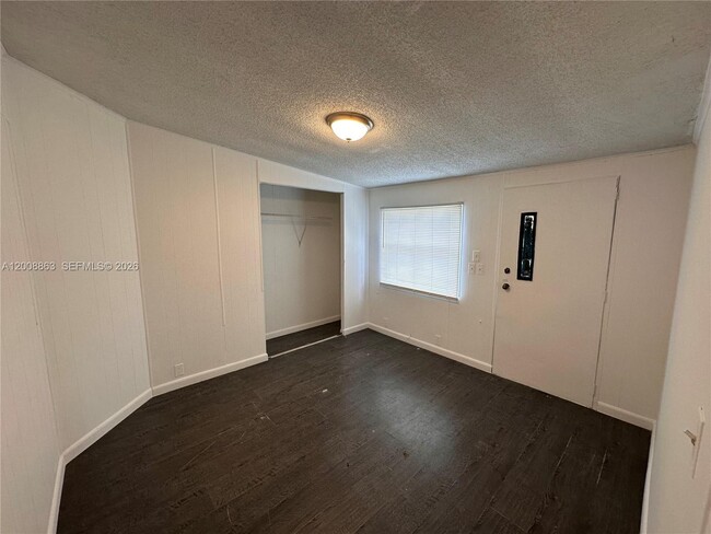 Building Photo - 3028 SW 50th St