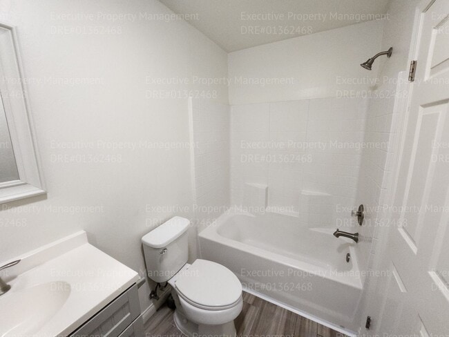 Building Photo - 3275 Chester Ln