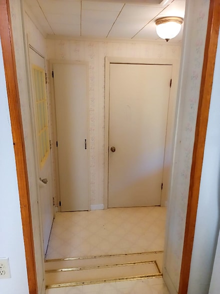 Building Photo - 915 E Ash St