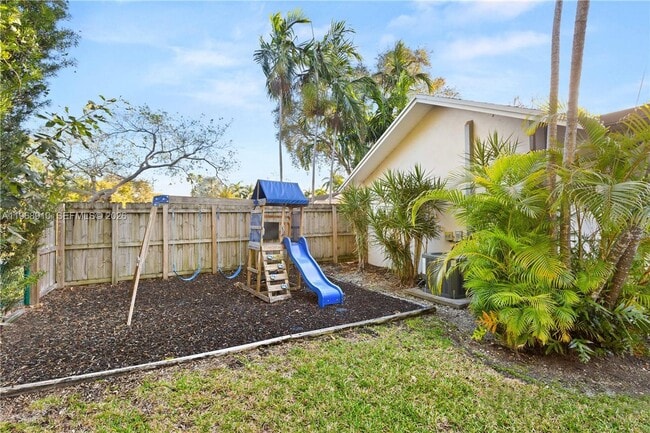 Building Photo - 17341 SW 74th Ave