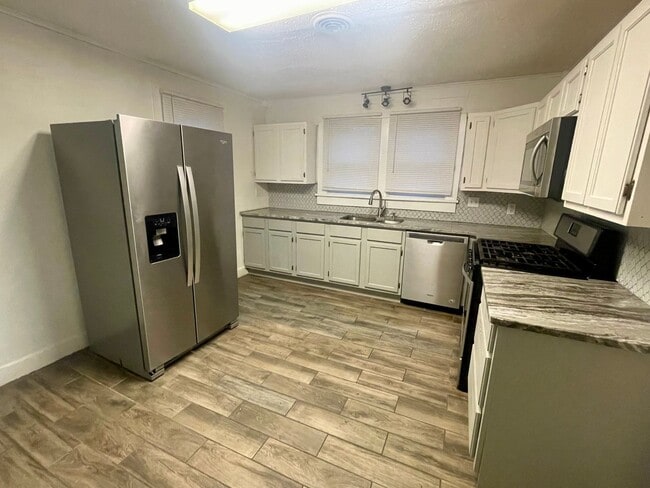 Building Photo - 503 1st St