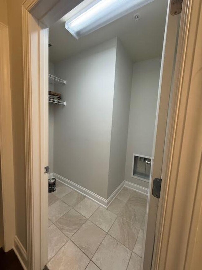 Building Photo - Experience the Heart of It All - at Mayfaire Townview!