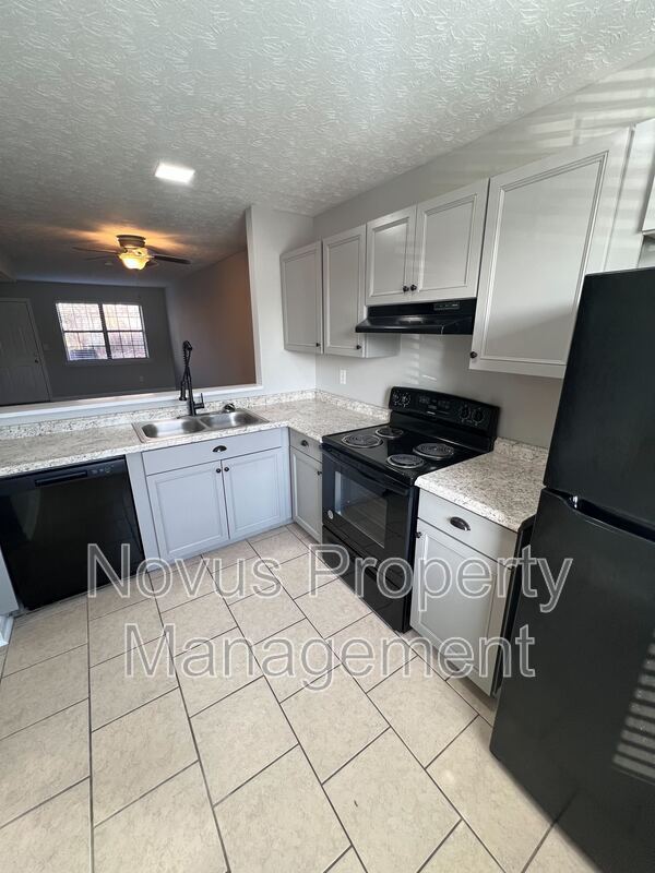 Building Photo - 619 South St