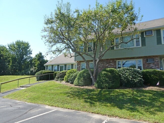 Building Photo - 7 Blueberry Dr